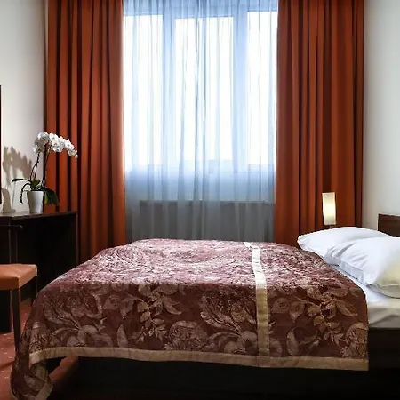 Magnolia Hotell Piest'any