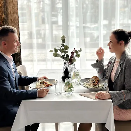 Magnolia Hotell Piest'any