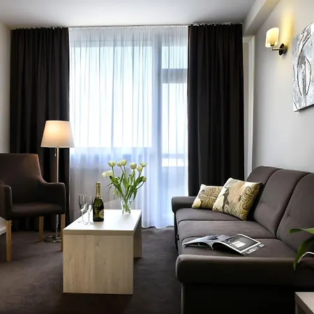 Magnolia Hotell Piest'any