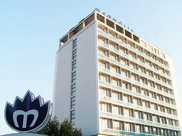 Magnolia מלון פישטני